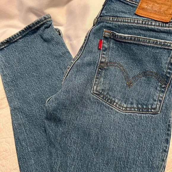 Levi Wedgie Straight Jeans-  Size 24- EUC - Picture 2 of 11